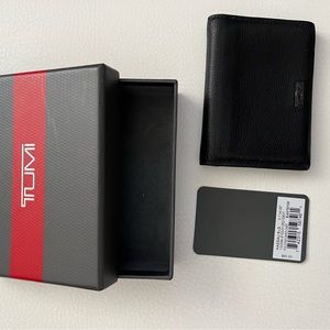 TUMI 7 slot credit card holder